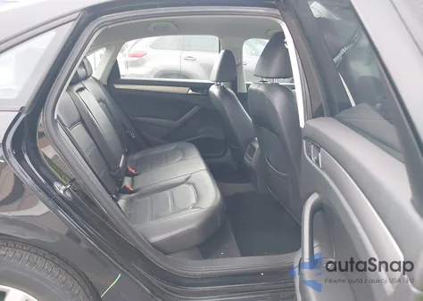 2014 Volkswagen Passat 1.8T Wolfsburg Edition z USA, uszkodzony, nr VIN 1VWAT7A31EC084121